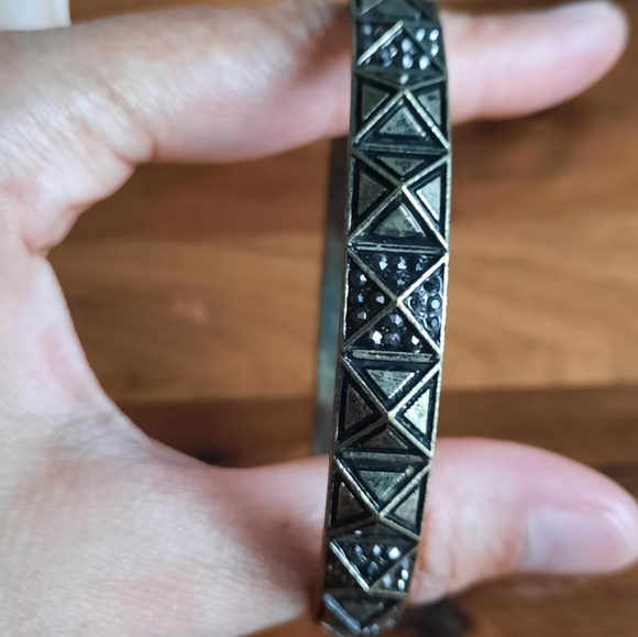 Gold tone bangle bracelet - Picture 2 of 3